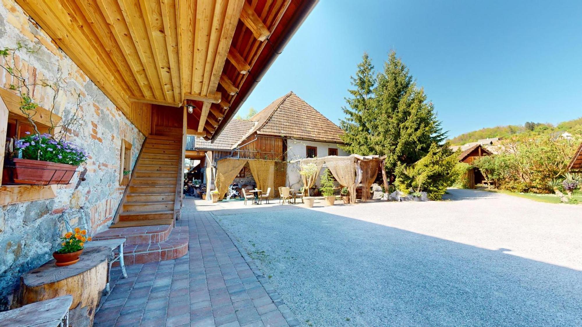 Resort Hisa Ida - Apartments With Hot Tub And Sauna Ivancna Gorica الغرفة الصورة